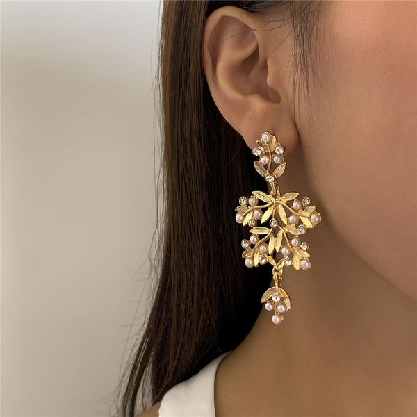 europe retro hollow out leaf dangle earring geometric long imitation pearl diamond ear drop women business party plant alloy tassel earrings, Silver
europe retro hollow out leaf dangle earring geometric long imitation pearl diamond ear drop women business party plant alloy tassel earrings, Silver
