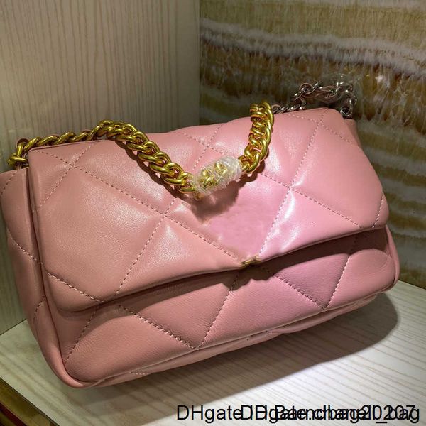 2020 crossbody handbags purses fannypack big diamond lattice genuine leather plain fashion women hardware chain shoulder bag
2020 crossbody handbags purses fannypack big diamond lattice genuine leather plain fashion women hardware chain shoulder bag