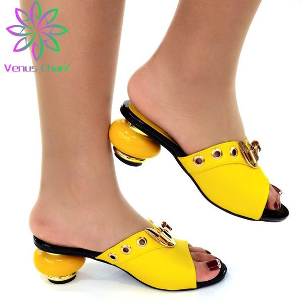 dress shoes selling comfortable 2021 slippers yellow color african women with crystal dew nigerian ladies for garden party, Black
dress shoes selling comfortable 2021 slippers yellow color african women with crystal dew nigerian ladies for garden party, Black