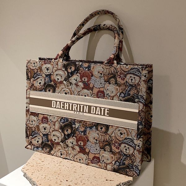 factory direct sale 75% off large capacity are popular this year. 2021 new women's ins minority messenger fashionable portable tote bag
factory direct sale 75% off large capacity are popular this year. 2021 new women's ins minority messenger fashionable portable tote bag