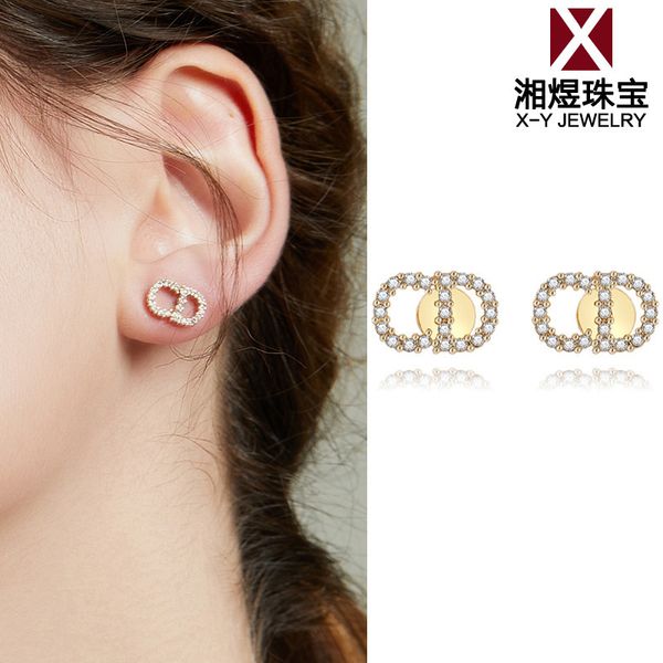 2021 new designer earrings pure silver needle advanced sense temperament mini anti allergy family letter female, Golden
2021 new designer earrings pure silver needle advanced sense temperament mini anti allergy family letter female, Golden