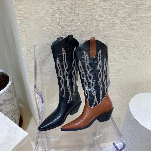 2021 autumn ashigo same children's fashion pointed embroidered knight thick middle heel color matching high tube boots, Black
2021 autumn ashigo same children's fashion pointed embroidered knight thick middle heel color matching high tube boots, Black