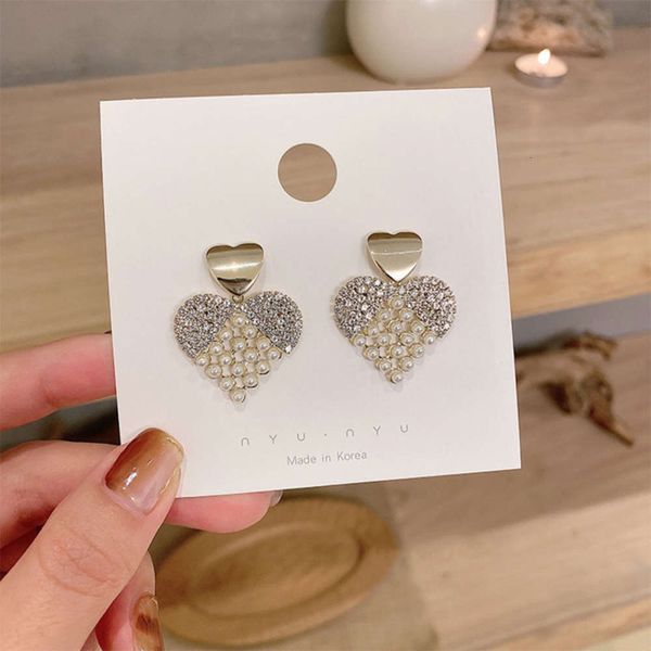 south korea dongdamen 2021 new three-dimensional hollow pearl full diamond peach s925 silver needle earrings female, Black
south korea dongdamen 2021 new three-dimensional hollow pearl full diamond peach s925 silver needle earrings female, Black