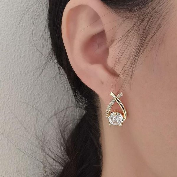 stud elegant gold color fish tail shiny zircon rhinestone small earrings for women korea geometric wedding earring jewelry gift, Golden;silver
stud elegant gold color fish tail shiny zircon rhinestone small earrings for women korea geometric wedding earring jewelry gift, Golden;silver