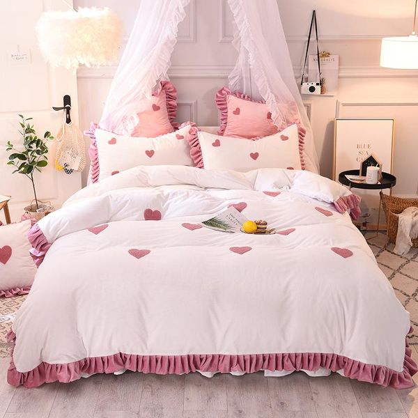 bedding sets 4pcs towel embroidery princess style luxury king size duvet cover set bed skirt pillowcase bedclothes
bedding sets 4pcs towel embroidery princess style luxury king size duvet cover set bed skirt pillowcase bedclothes