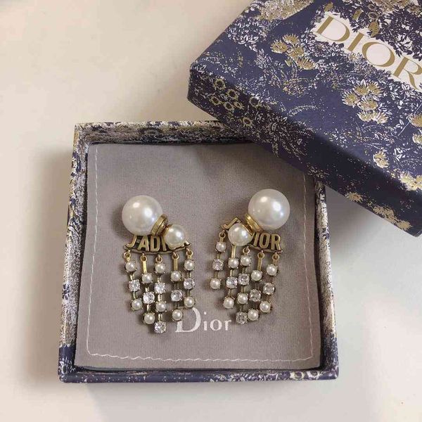 special offer 2021 luxury designer jewelry family's pearl tassel earrings with diamond, female letter earrings, new earrings in 2021, Silver
special offer 2021 luxury designer jewelry family's pearl tassel earrings with diamond, female letter earrings, new earrings in 2021, Silver
