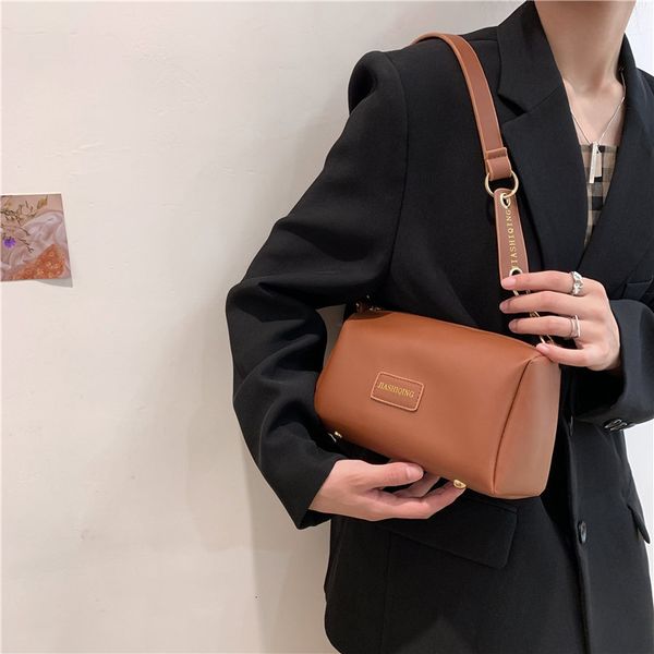 net red messenger bag autumn 2021 cute small women's leisure shoulder mobile phone tide, Black;red
net red messenger bag autumn 2021 cute small women's leisure shoulder mobile phone tide, Black;red