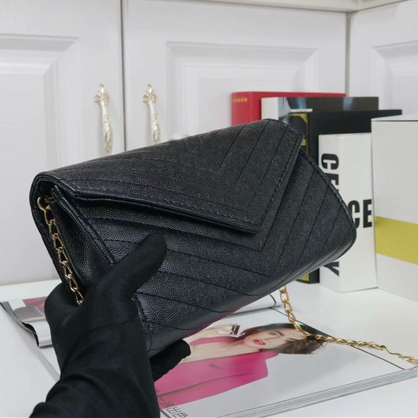 new women's bags chain messenger bag small square bag fashion envelope size: 24*15*6cm
new women's bags chain messenger bag small square bag fashion envelope size: 24*15*6cm