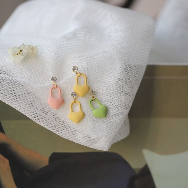 2021 new fashion summer macarone concentric lock s925 silver needle korean temperament zircon earrings in, Black
2021 new fashion summer macarone concentric lock s925 silver needle korean temperament zircon earrings in, Black