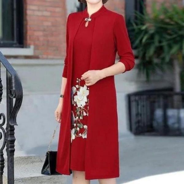 casual dresses middle-aged dress embroidery flower fake two pieces cheongsam straight long sleeve stand mother for daily wear, Black;gray
casual dresses middle-aged dress embroidery flower fake two pieces cheongsam straight long sleeve stand mother for daily wear, Black;gray