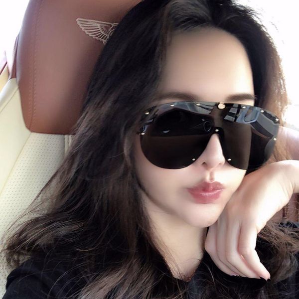 0667 classic for men women popular designer sunglasses fashion summer style women sunglasses uv400 eyewear come with case, White;black
0667 classic for men women popular designer sunglasses fashion summer style women sunglasses uv400 eyewear come with case, White;black