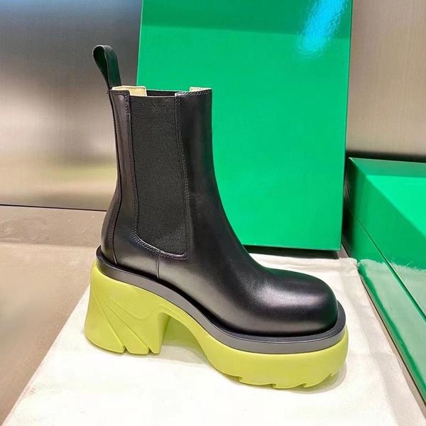 boots women's round toe leather mid-tube winter color matching black ladies low-heel shoes
boots women's round toe leather mid-tube winter color matching black ladies low-heel shoes