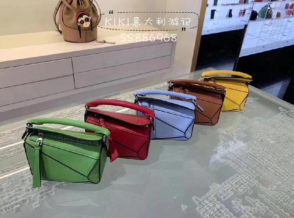 loewe / luo yiwei's new puzzle nano super mini color matching geometric chain single shoulder slanting women's bag
loewe / luo yiwei's new puzzle nano super mini color matching geometric chain single shoulder slanting women's bag