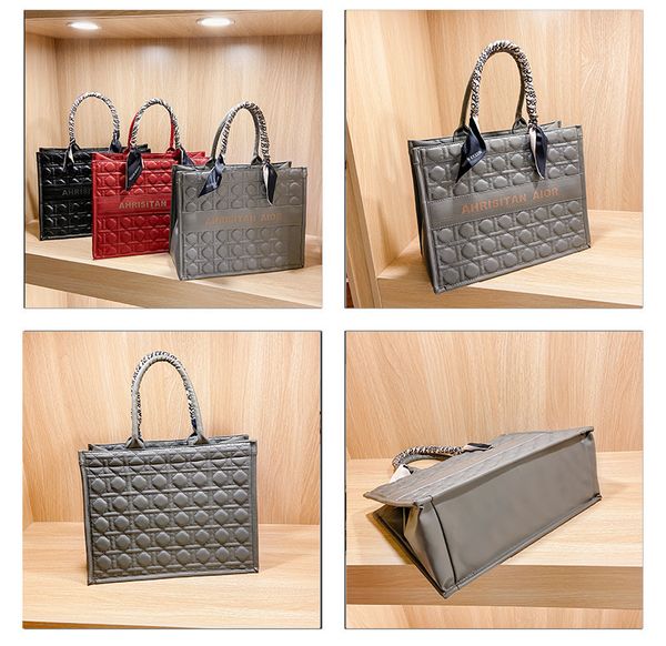 luxury handbags big tote women's large capacity wedding red bride 2021 new fashion bag
luxury handbags big tote women's large capacity wedding red bride 2021 new fashion bag