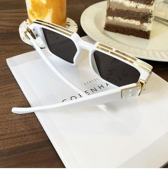 2021 wholesale sunglasses luxury women spectacles stylish glasses polarized for mens womens glass uv400 eyewear adumbra no box, White;black
2021 wholesale sunglasses luxury women spectacles stylish glasses polarized for mens womens glass uv400 eyewear adumbra no box, White;black