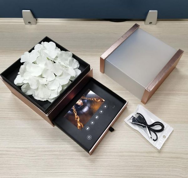 design souvenir custom luxury style screen 4.3 inch flower lcd video gift box for business wrap
design souvenir custom luxury style screen 4.3 inch flower lcd video gift box for business wrap