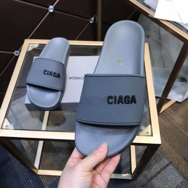 2021 mens shoes slide summer fashion wide flat slipper sandals flip flop with box size 35-46, Black
2021 mens shoes slide summer fashion wide flat slipper sandals flip flop with box size 35-46, Black