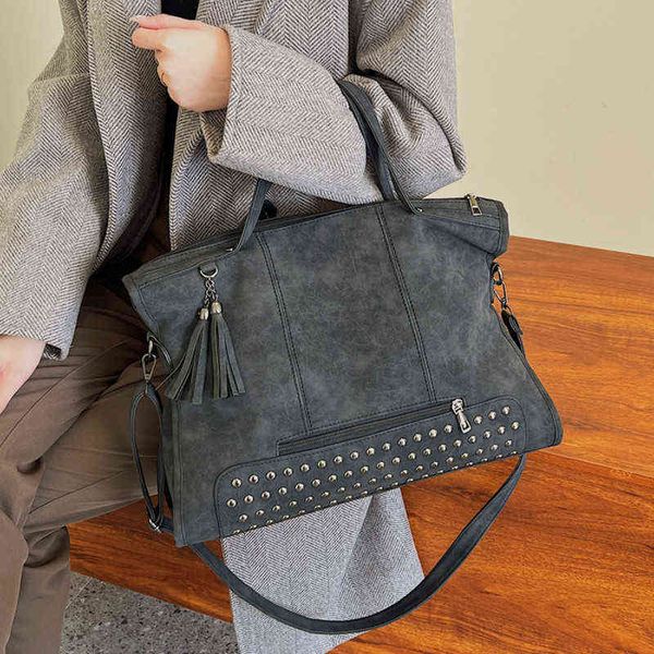 luxury designer rivet large handbag quality leather shoulder bags for women totes purse casual big bag female crossbody sac
luxury designer rivet large handbag quality leather shoulder bags for women totes purse casual big bag female crossbody sac
