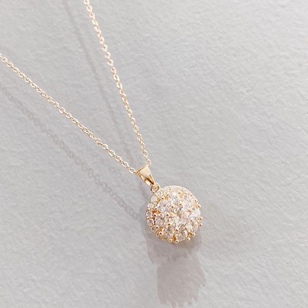 chains botu 2021 trendy exquisite round shape rotatable pendant necklace temperament micro inlaid zircon jewelry female, Silver
chains botu 2021 trendy exquisite round shape rotatable pendant necklace temperament micro inlaid zircon jewelry female, Silver