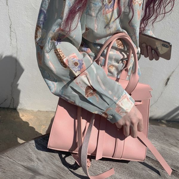 texture western style 2021 new portable women's straddling one shoulder fashion litchi kelly bag
texture western style 2021 new portable women's straddling one shoulder fashion litchi kelly bag
