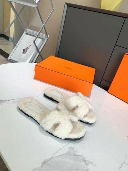 fashion women designer slippers brand logo sandals lamb very comfort luxury and classic italian bottom all details size among 35-42, Black
fashion women designer slippers brand logo sandals lamb very comfort luxury and classic italian bottom all details size among 35-42, Black