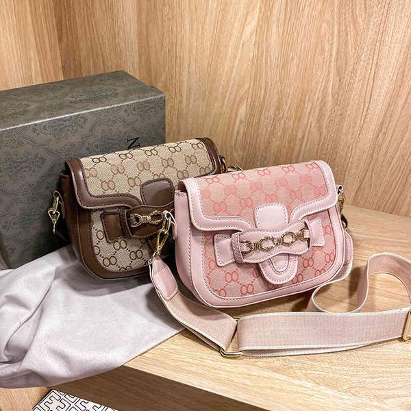 new style semi-circular saddle bag wide shoulder strap letter printed single shoulder messenger bag outlet purse
new style semi-circular saddle bag wide shoulder strap letter printed single shoulder messenger bag outlet purse