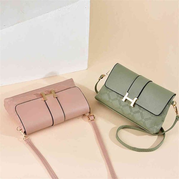80% off outlet store solid color single shoulder bag metal magnetic buckle messenger urban simple women's multi-color small square fact, Black;red
80% off outlet store solid color single shoulder bag metal magnetic buckle messenger urban simple women's multi-color small square fact, Black;red
