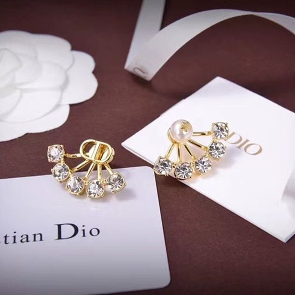 new pearl letter asymmetric temperament high version fashion simple net red belt drill earrings, Silver
new pearl letter asymmetric temperament high version fashion simple net red belt drill earrings, Silver