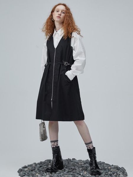 women's vests irinach191 2021ss collection black v neck long dress type vest women, Black;white
women's vests irinach191 2021ss collection black v neck long dress type vest women, Black;white