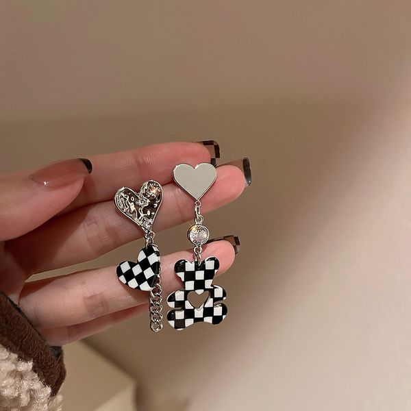 925 silver needle asymmetric diamond-embedded heart bear checkered earrings korean style simple girl earrings eardrop, Golden
925 silver needle asymmetric diamond-embedded heart bear checkered earrings korean style simple girl earrings eardrop, Golden