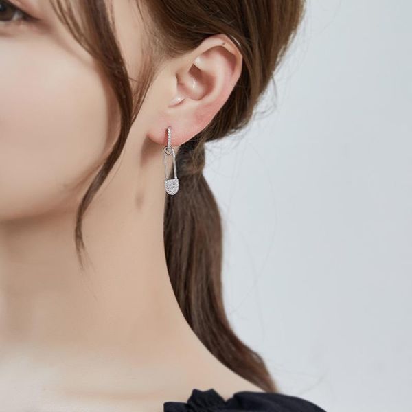 sparkly paperclip safety pin drop earring dangle hypoallergenic zircon women jewelry girl gift fashion 2021 & chandelier, Silver
sparkly paperclip safety pin drop earring dangle hypoallergenic zircon women jewelry girl gift fashion 2021 & chandelier, Silver