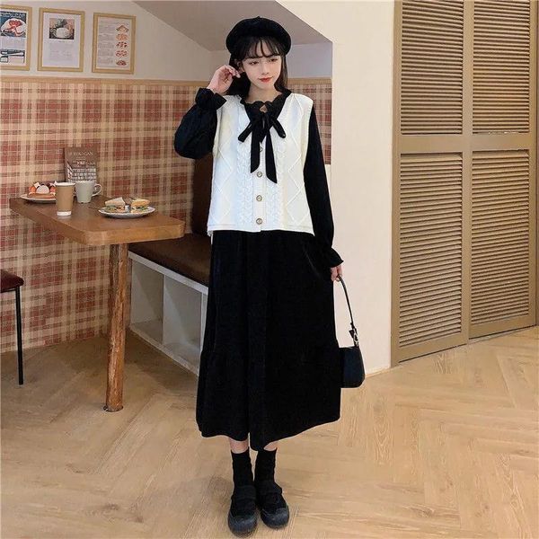 casual dresses korean autumn style waist slim foam long sleeve dress and knitted vest comfortable suit for women 2021, Black;gray
casual dresses korean autumn style waist slim foam long sleeve dress and knitted vest comfortable suit for women 2021, Black;gray
