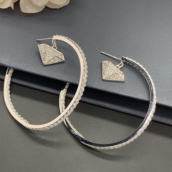 contracted cold style pendant c shape has big ears ms micro inlay zircon earrings hoop & huggie, Golden;silver
contracted cold style pendant c shape has big ears ms micro inlay zircon earrings hoop & huggie, Golden;silver