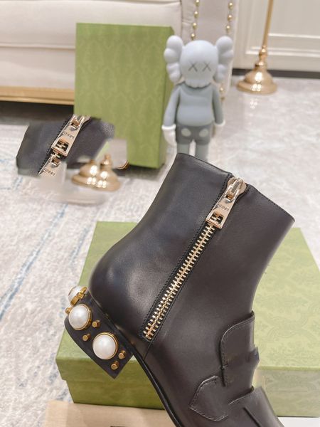 luxury classic pearl cowhide short boots, fashion designer ankle bootss leather good quality with box size 35to40, Black
luxury classic pearl cowhide short boots, fashion designer ankle bootss leather good quality with box size 35to40, Black