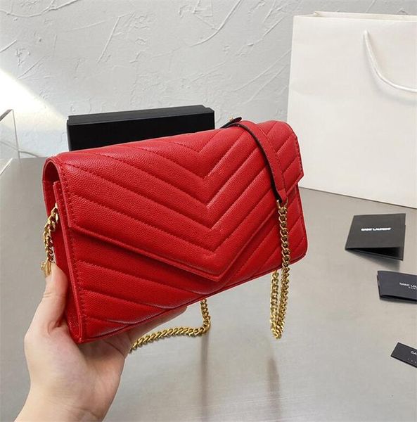 quilted shoulder bag: designer handbag with flip cover, wallet and dust bag - ideal for casual wear.
quilted shoulder bag: designer handbag with flip cover, wallet and dust bag - ideal for casual wear.