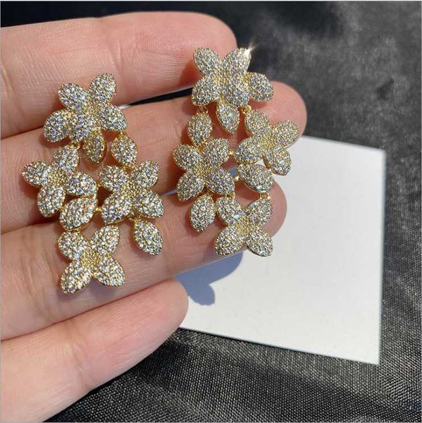 dangle & chandelier women micro-inlaid zircon luxury banquet exaggerated flower cluster earrings, Silver
dangle & chandelier women micro-inlaid zircon luxury banquet exaggerated flower cluster earrings, Silver