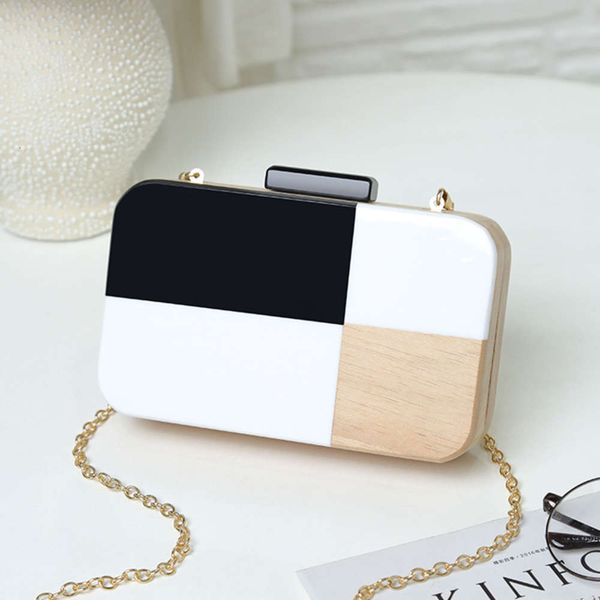 2021 bag women's simple temperament black and white with wooden splicing hand single shoulder slant span small square
2021 bag women's simple temperament black and white with wooden splicing hand single shoulder slant span small square