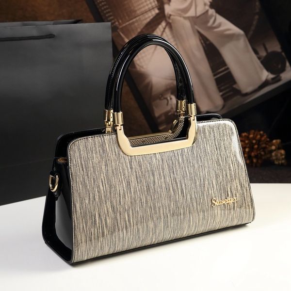 fashion bright leather handbag in spring and summer 2021 
fashion bright leather handbag in spring and summer 2021