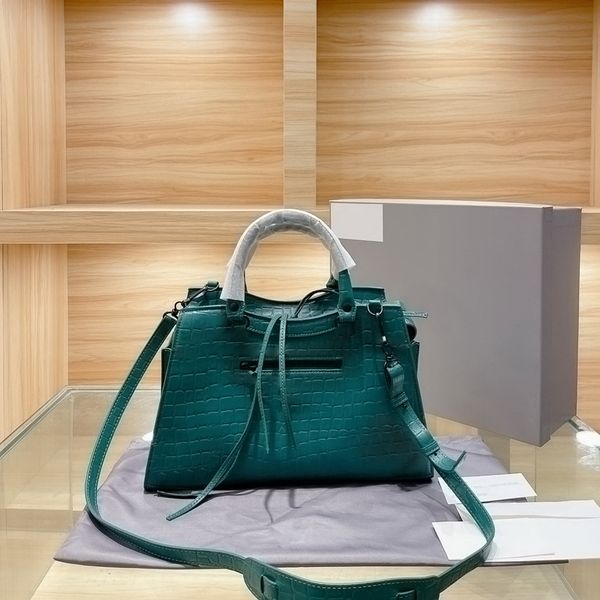 the tote bag designer shoulder bags handbag wallets sacoche women's genuine leather luxury bag fashion brand letter alloy zipper totes
the tote bag designer shoulder bags handbag wallets sacoche women's genuine leather luxury bag fashion brand letter alloy zipper totes