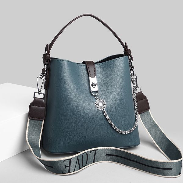 evening bag middle aged women's mother's large capacity portable 2021 spring korean fashion one shoulder
evening bag middle aged women's mother's large capacity portable 2021 spring korean fashion one shoulder