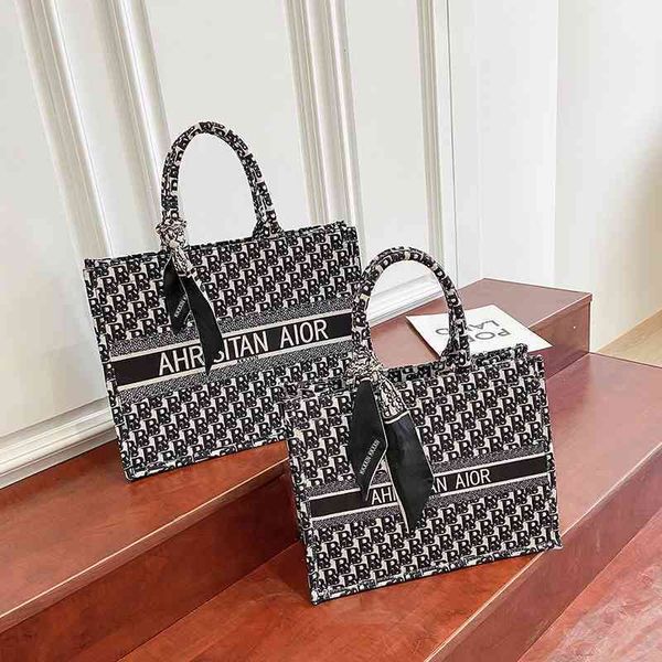 2022 factory wholesale new bags red portable large capacity women's embroidered tote shoulder
2022 factory wholesale new bags red portable large capacity women's embroidered tote shoulder