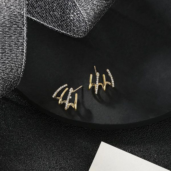 contracted small geometric metal earrings 2021 korean shiny crystal sweet fresh senior women stud, Golden;silver
contracted small geometric metal earrings 2021 korean shiny crystal sweet fresh senior women stud, Golden;silver