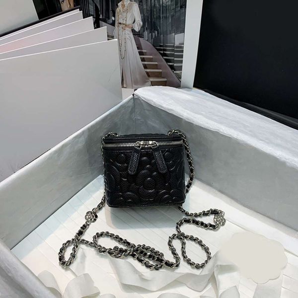 designer luxury2020 new style the embossed design is adopted the chain is also embellished with camellia hardware women bags especially to s
designer luxury2020 new style the embossed design is adopted the chain is also embellished with camellia hardware women bags especially to s