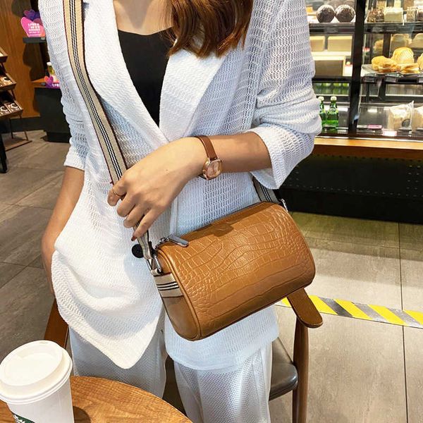 luxury handbags trendy and versatile leather boston women's 2021 small bag leather msenger shoulder bag 88107
luxury handbags trendy and versatile leather boston women's 2021 small bag leather msenger shoulder bag 88107