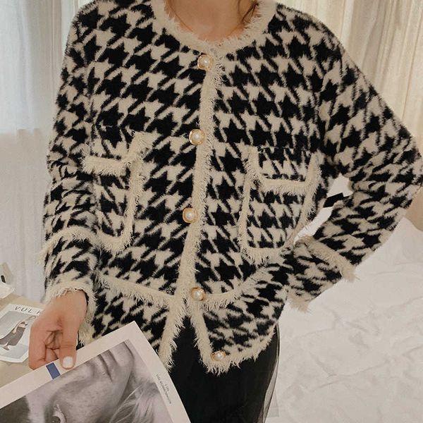 autumn sweater coat retro shirt check long sleeve single breasted plaid loose knit cardigan ladies sweat 210601, White
autumn sweater coat retro shirt check long sleeve single breasted plaid loose knit cardigan ladies sweat 210601, White