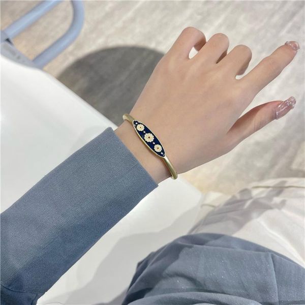 bangle 2021 han edition tide creative design chrysanthemum pattern geometry bracelet women jewelry gifts sell like cakes, Black
bangle 2021 han edition tide creative design chrysanthemum pattern geometry bracelet women jewelry gifts sell like cakes, Black