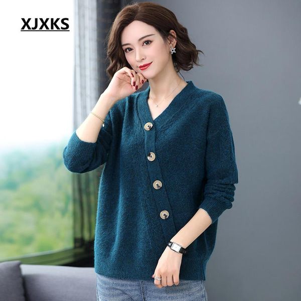 loose plus size fashion v-neck women sweater 2021 autumn winter high-end cashmere knitted pullover women's sweaters, White;black
loose plus size fashion v-neck women sweater 2021 autumn winter high-end cashmere knitted pullover women's sweaters, White;black