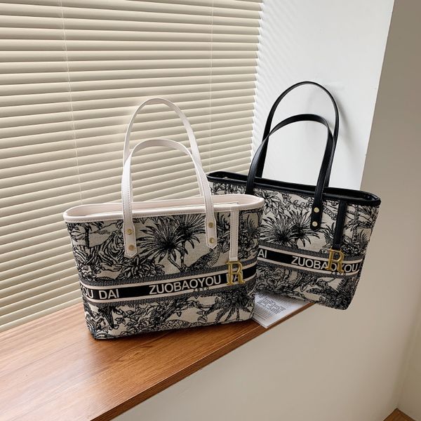 handbag net red tote bag women's 2021 fashion high-capacity embroidered shopping atmospheric shoulder, Black;red
handbag net red tote bag women's 2021 fashion high-capacity embroidered shopping atmospheric shoulder, Black;red