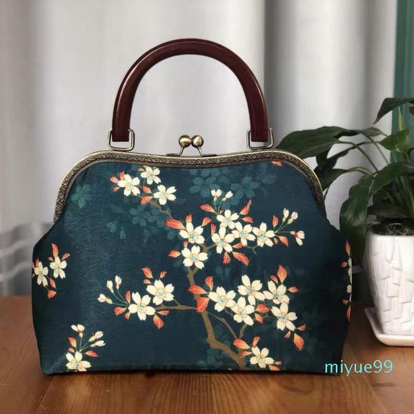 evening bags classic fringe flower designer lock shell vintage pure handmade bag women chic women's handbags
evening bags classic fringe flower designer lock shell vintage pure handmade bag women chic women's handbags