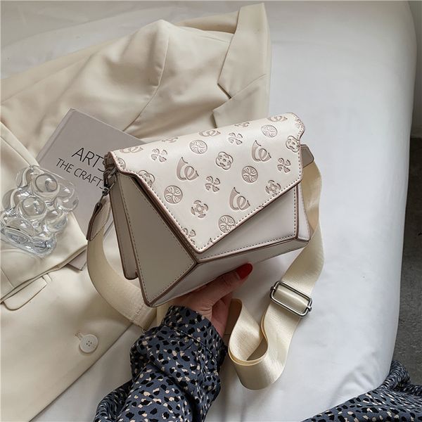 factory direct sale 75% off women's 2021 early autumn new net red messenger foreign style texture embossed portable small square bags
factory direct sale 75% off women's 2021 early autumn new net red messenger foreign style texture embossed portable small square bags